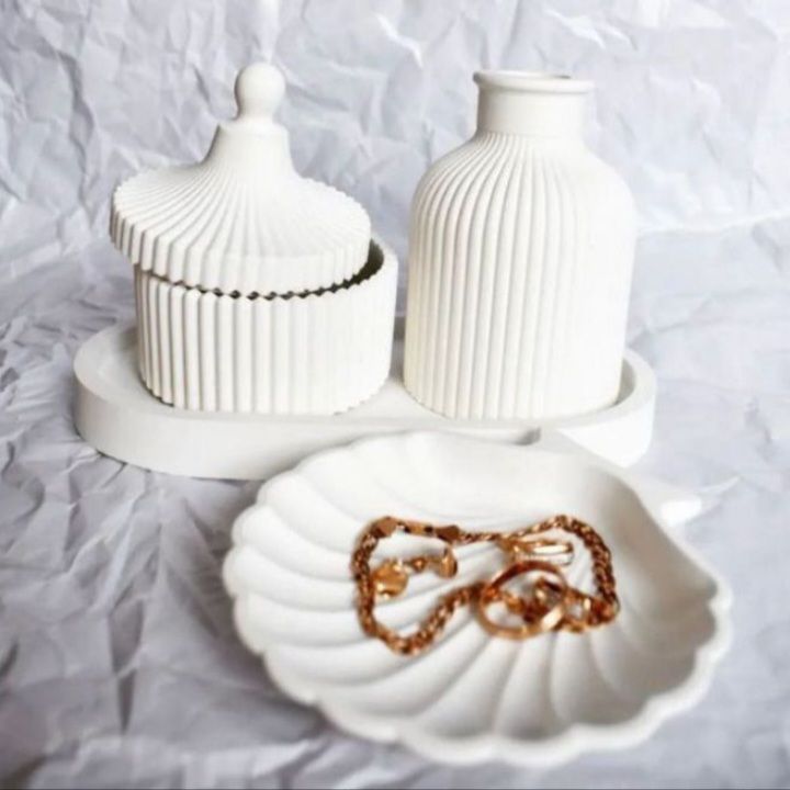 Vases & Vessels |