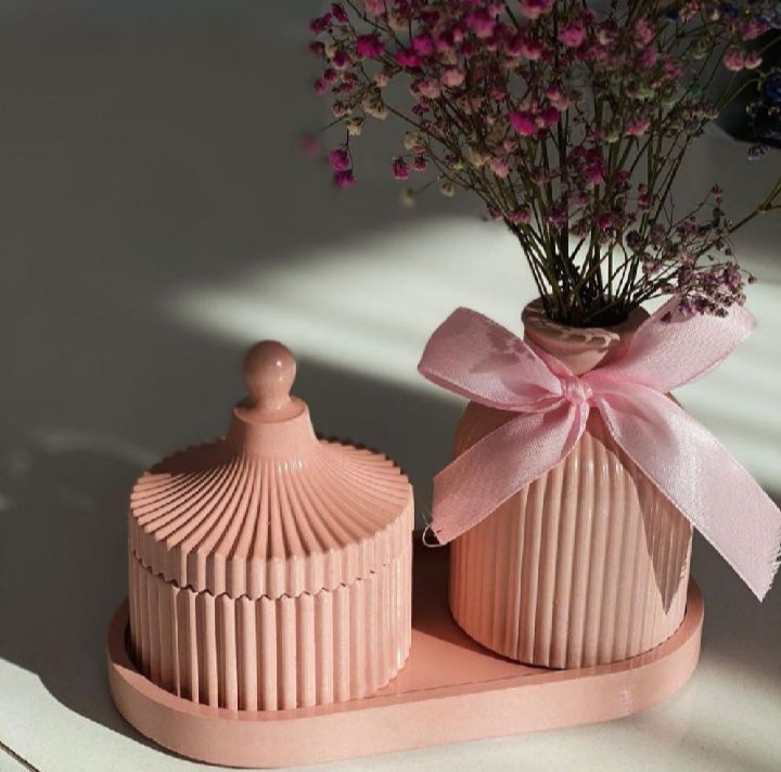 Vases & Vessels |